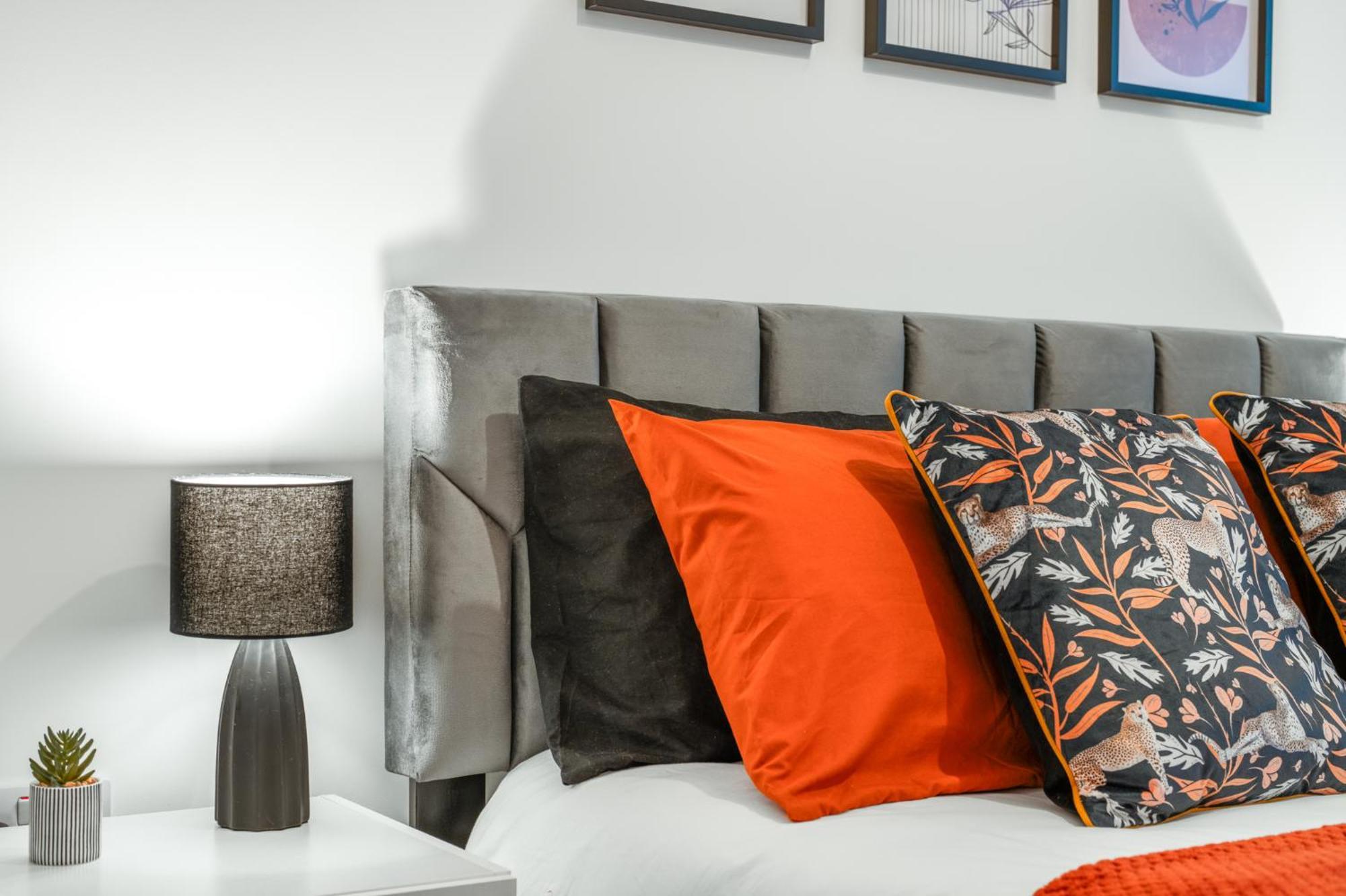 Potters Bar - Free Parking - Private Bathroom - Netflix - 4 Mins Walk To Station - 20 Mins Direct Trains To London Luaran gambar