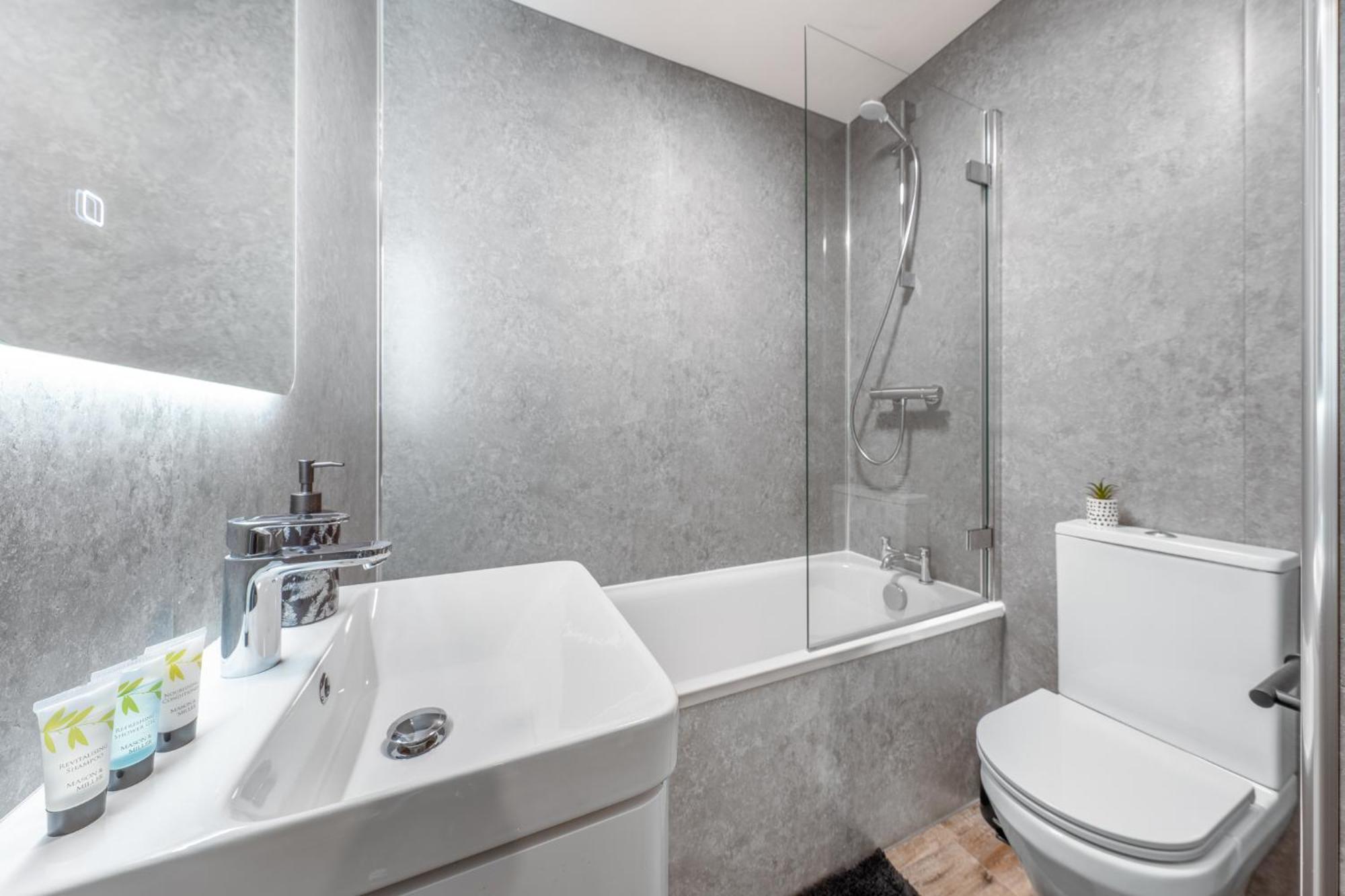 Potters Bar - Free Parking - Private Bathroom - Netflix - 4 Mins Walk To Station - 20 Mins Direct Trains To London Luaran gambar